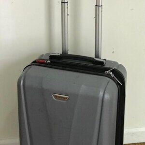 Ricardo Spinner Hardshell Carry-on Suitcase